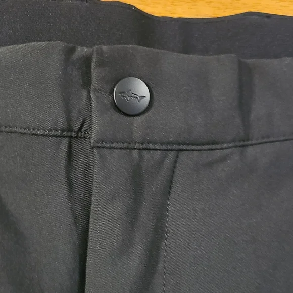 Greg Norman Men's Black Shorts.  Size 36 - Picture 3 of 9